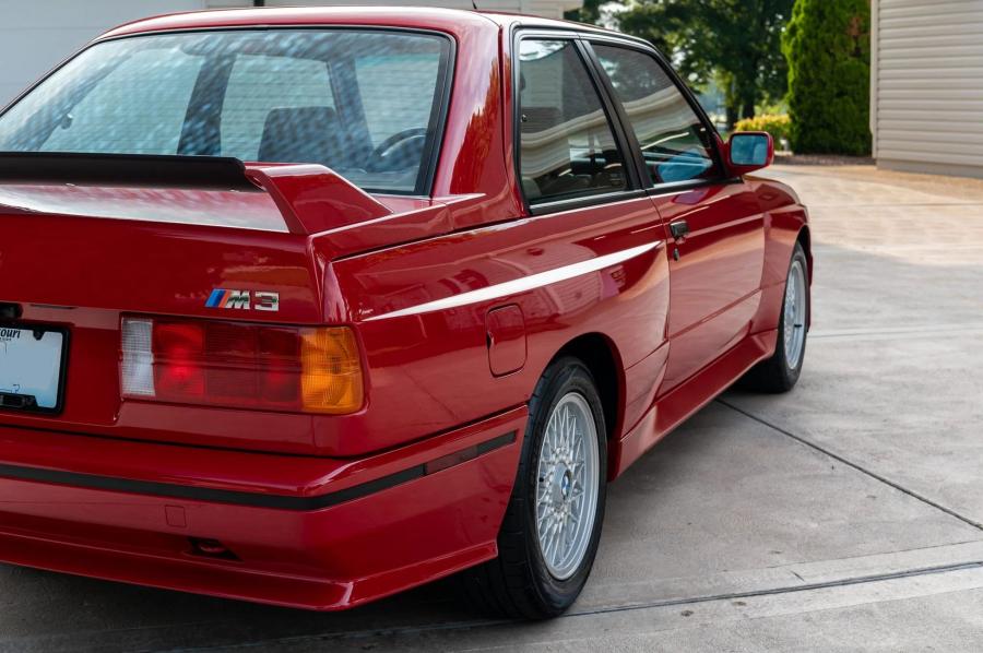 Детали экстерьера BMW M3 Coupe (E30) 1988 года  (NA) (фото 230 из 231)